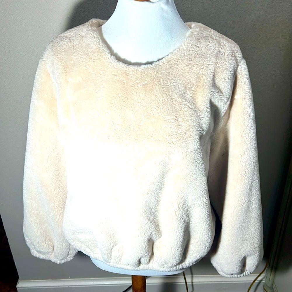 Philosophy Republic Clothing Woman’s L Soft Beige Faux Fur Sweater NWOT. WT223